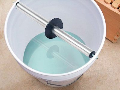 Mouse roller for 5-gallon bucket